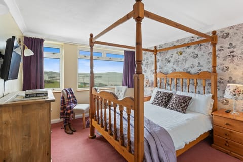 Deluxe Double Room, Sea View (Room 11) | Hypo-allergenic bedding, iron/ironing board, free WiFi, bed sheets