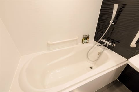 Deluxe Double Room, Accessible | Bathroom | Combined shower/tub, deep soaking tub, free toiletries, hair dryer