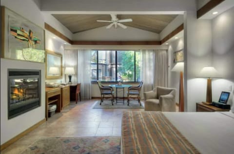 Premier Room, 1 King Bed, Lanai | Living area | 42-inch LCD TV with satellite channels, Smart TV