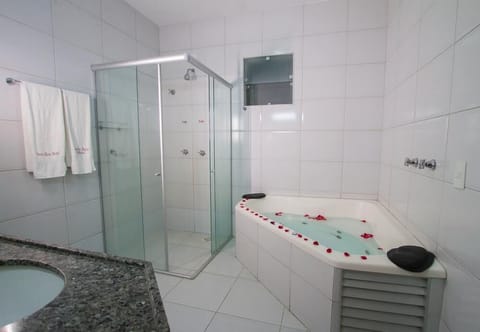 Grand Double Room | Bathroom | Shower, free toiletries, towels, soap