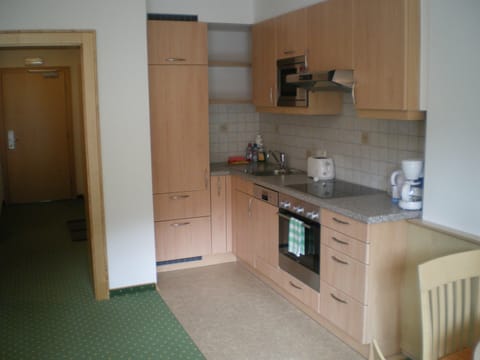 Coffee/tea maker, electric kettle, highchair