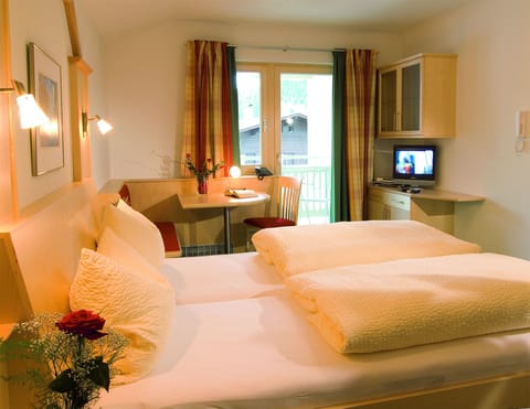 Quadruple Room | Premium bedding, in-room safe, blackout drapes, soundproofing