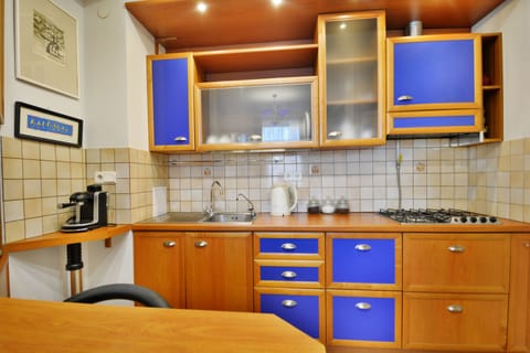 Apartment (Nezavisimosty prospect 55) | Private kitchen | Fridge, microwave, stovetop, electric kettle