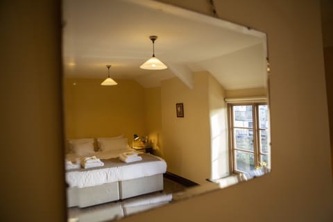 Superior Suite, Ensuite, River View (Room 3)