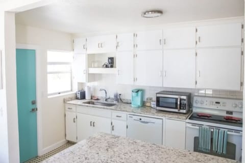 Family Cottage, Multiple Beds, Non Smoking, Beachside | Private kitchen