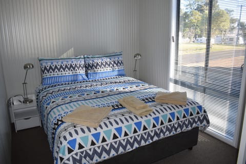 Deluxe Bungalow | Iron/ironing board, free WiFi, bed sheets