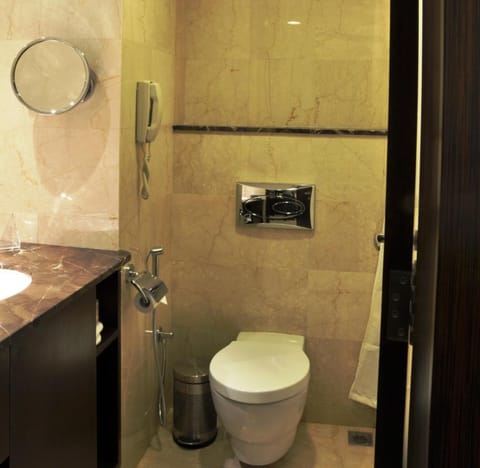 Executive Double or Twin Room | Bathroom | Combined shower/tub, deep soaking tub, rainfall showerhead