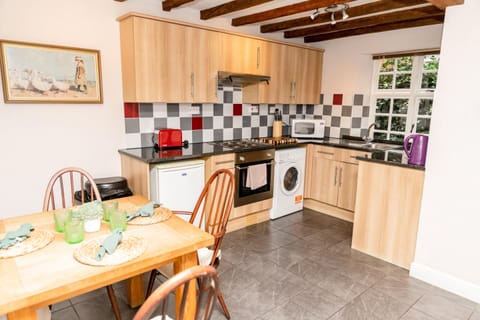 Cottage, Shared Bathroom (Cottage) | Private kitchen