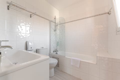 Comfort Room | Bathroom | Hair dryer, towels