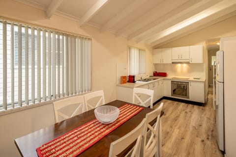 Deluxe Cabin, 2 Bedrooms | In-room dining