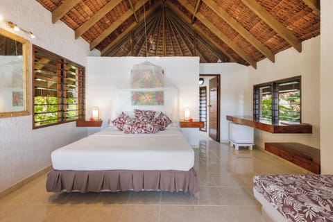 Bungalow, Beachfront | Premium bedding, in-room safe, desk, iron/ironing board