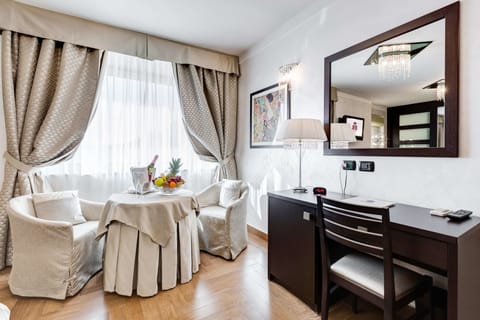 Suite, 1 King Bed, Jetted Tub | 8 bedrooms, minibar, in-room safe, desk