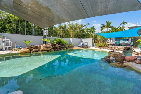 2 outdoor pools, sun loungers