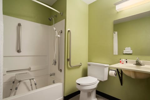 Room, 1 Queen Bed, Accessible, Non Smoking (Bathtub) | Bathroom | Combined shower/tub, free toiletries, hair dryer, towels