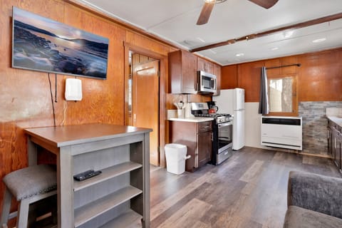 Cabin, 1 King Bed, Hot Tub, Beach View (101) | Private kitchen | Coffee/tea maker