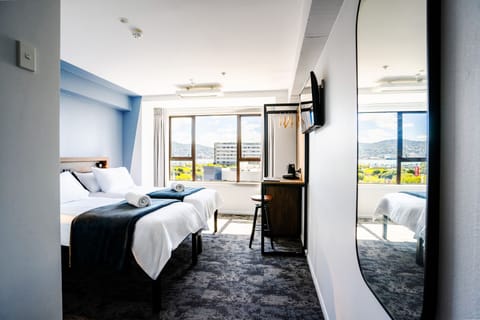 Twin Room Ensuite with Harbour view | Free WiFi, bed sheets