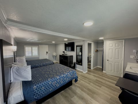 Two Queen Beds - Second Floor | Free WiFi, bed sheets