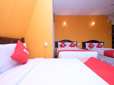 Family Double Room | Desk, free WiFi, bed sheets