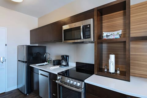 Suite, 1 Bedroom | Private kitchen | Coffee/tea maker