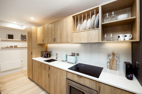 Wilde One-Bedroom Open-Plan | Private kitchenette | Oven, stovetop, dishwasher, espresso maker