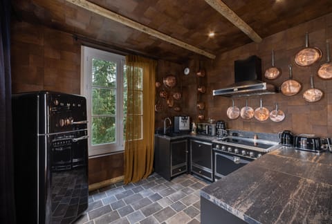 Chalet | Private kitchen | Coffee/tea maker, electric kettle