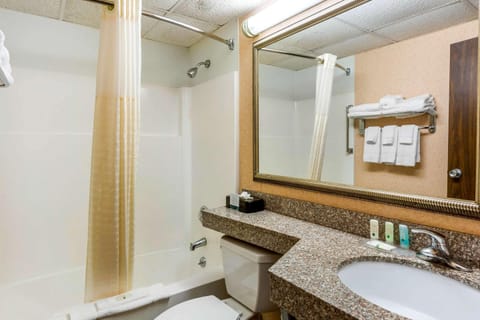 Bathtub, free toiletries, hair dryer, towels