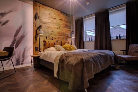 Comfort Room, Bathtub | Hypo-allergenic bedding, minibar, in-room safe, desk