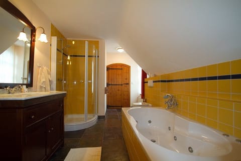 Suite | Bathroom | Hair dryer, towels