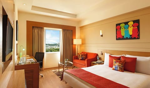 Deluxe Room | Premium bedding, pillowtop beds, minibar, in-room safe