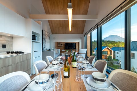 2BDR Townhouse | Dining room