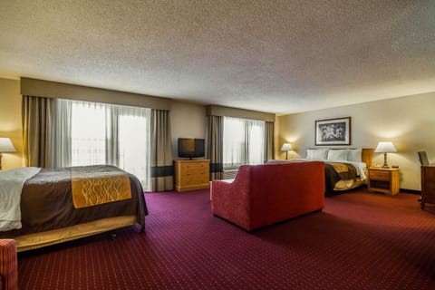 Suite, 1 King Bed, Non Smoking, Kitchen | Premium bedding, pillowtop beds, in-room safe, desk