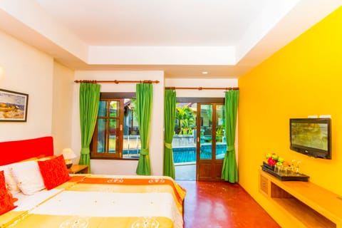 Deluxe Room, Pool Access | Select Comfort beds, free cribs/infant beds, rollaway beds, bed sheets