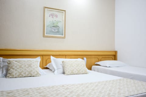 Deluxe Suite | Minibar, in-room safe, free WiFi, bed sheets