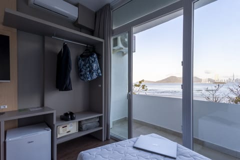 Superior Room, Sea View | Minibar, in-room safe, desk, laptop workspace