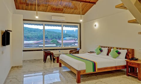 Premium Duplex room with mountain view | Premium bedding, desk, soundproofing, free WiFi