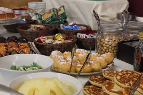 Free daily buffet breakfast