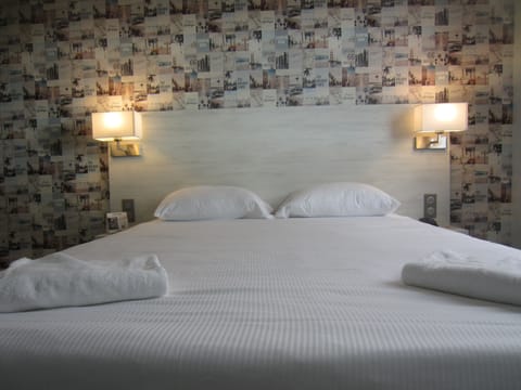 Superior Double Room | Pillowtop beds, desk, iron/ironing board, free WiFi