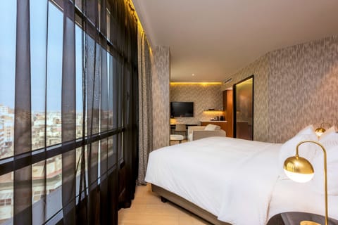 Junior Suite | Premium bedding, down comforters, memory foam beds, minibar