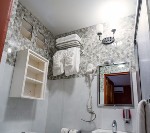 Deluxe Triple Room | Bathroom | Shower, rainfall showerhead, slippers, towels