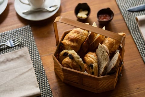 Daily cooked-to-order breakfast for a fee