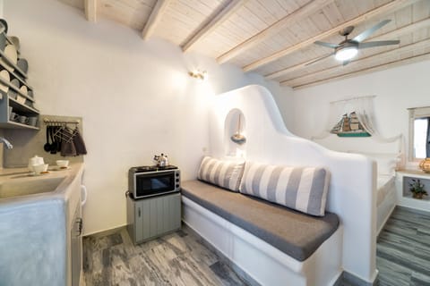 Studio Suite, Partial Sea View | Premium bedding, pillowtop beds, in-room safe, individually decorated