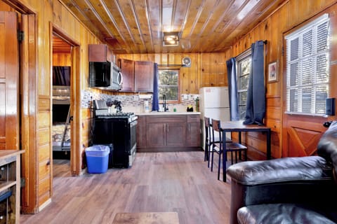 Cabin, Multiple Beds, Hot Tub, Mountain View (106) | Private kitchen | Coffee/tea maker