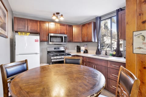 Cabin, Multiple Beds, Hot Tub, Mountain View (107) | Private kitchen | Coffee/tea maker