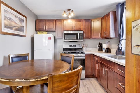 Cabin, Multiple Beds, Hot Tub, Mountain View (107) | Private kitchen | Coffee/tea maker