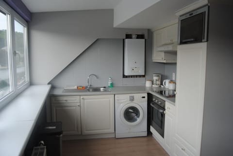 Suite, River View | Private kitchenette | Coffee/tea maker, electric kettle