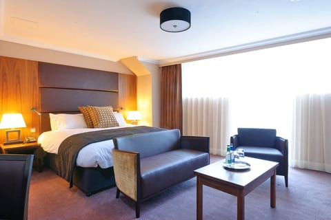 Junior Studio Suite | In-room safe, desk, free WiFi, bed sheets