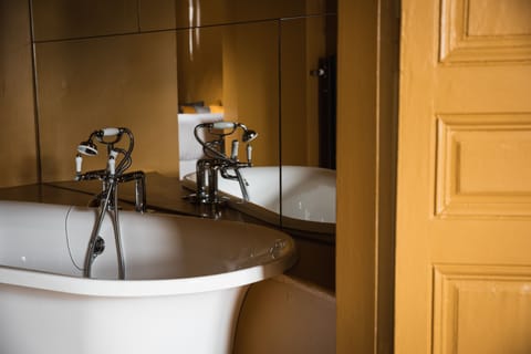 Double Room (Couchette) | Living area | TV