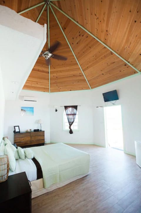 Traditional Double Room, 1 Queen Bed, Ocean View | Bed sheets