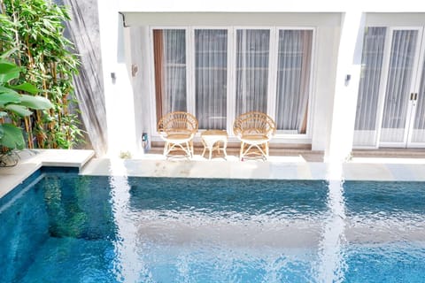 Outdoor pool, open 7:00 AM to 10:00 PM, sun loungers