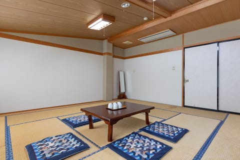 Japanese Style Quintuple Room, Non Smoking | Free WiFi, bed sheets